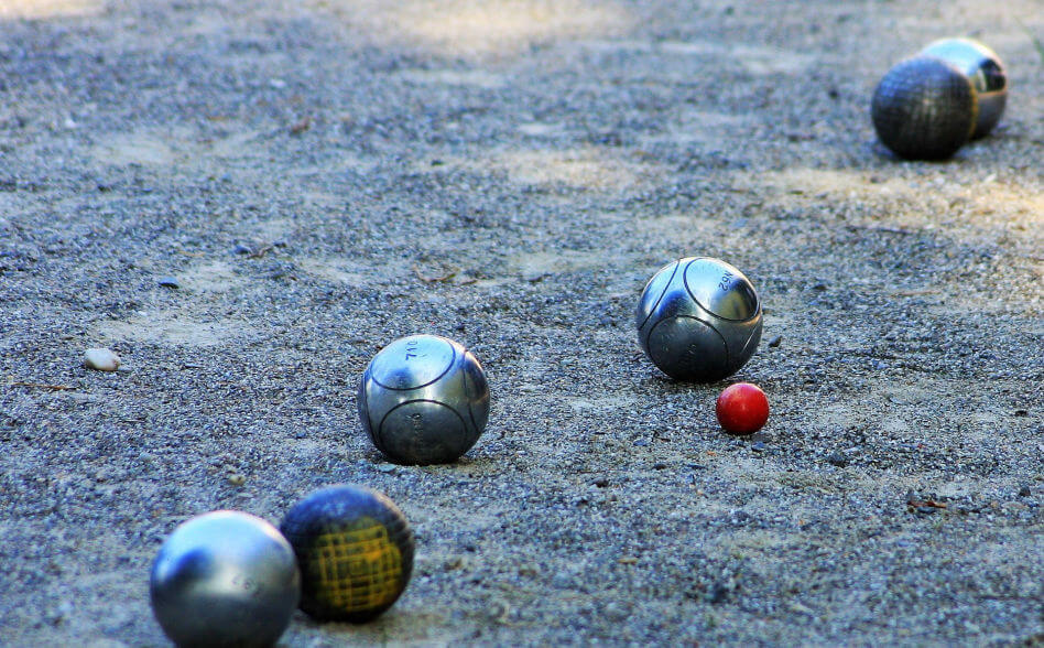 Jouer aux boules